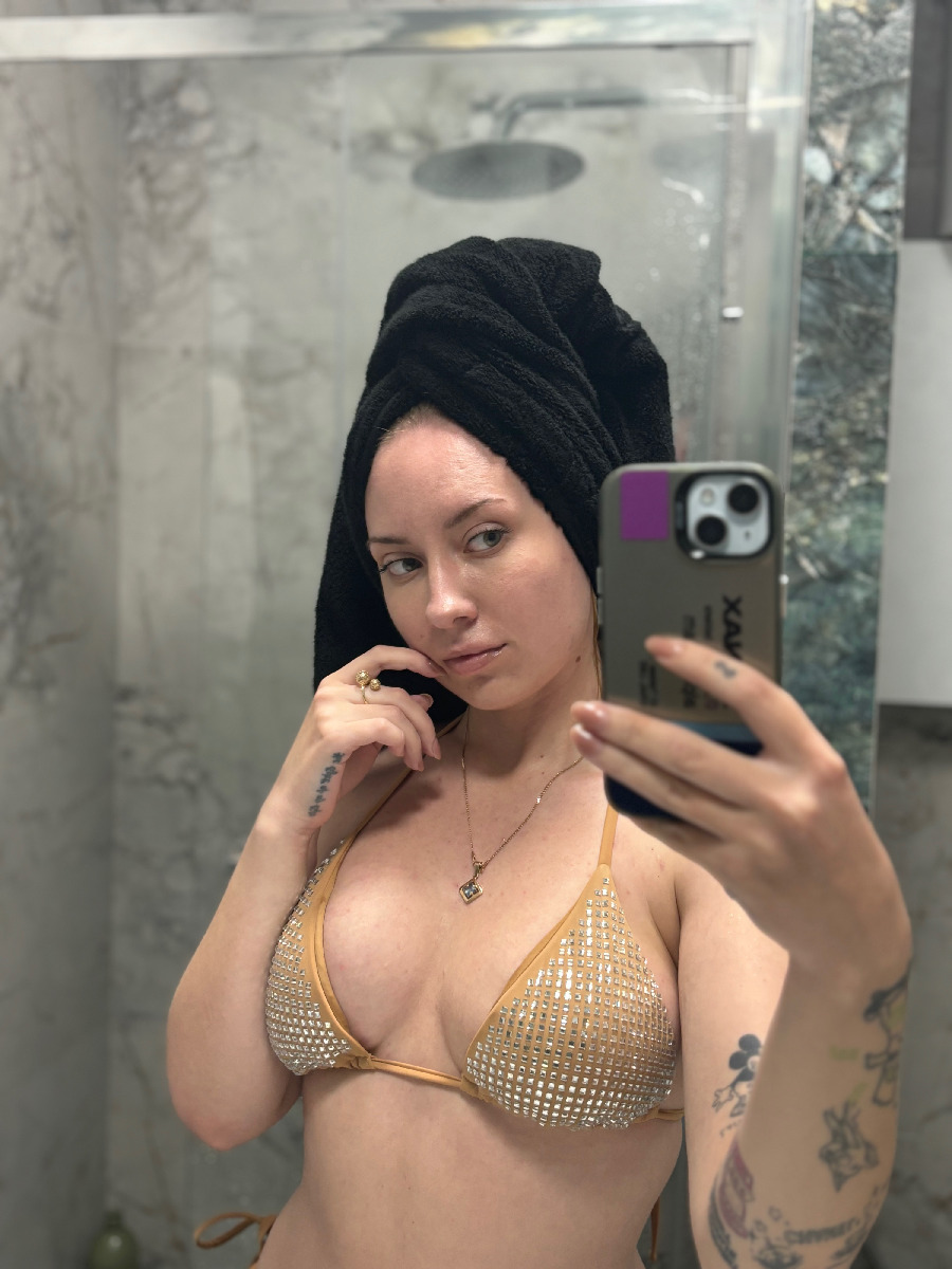 Nude girl KateV in Dar es Salaam