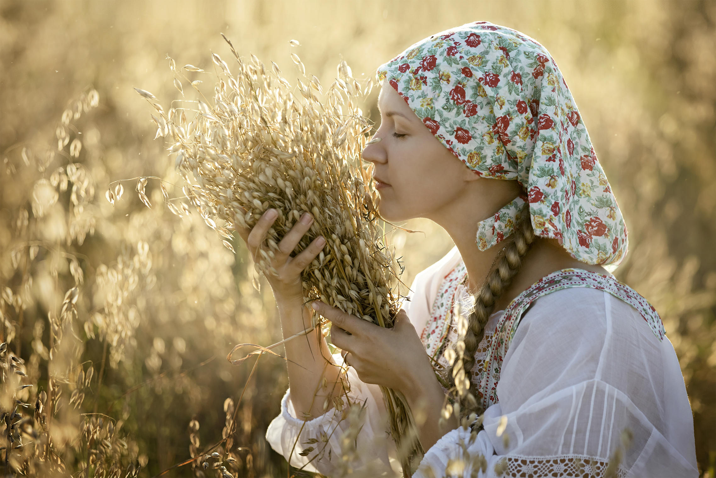 Photo Women in Slavic costumes in Dar es Salaam